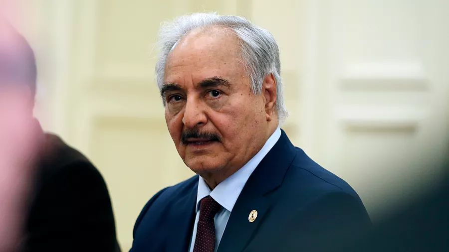  السعودية ومصر تضغطان على المشير حفتر  لثنيه عن دعم "الدعم السريع" بالأسلحة المتدفقة من ليبيا 