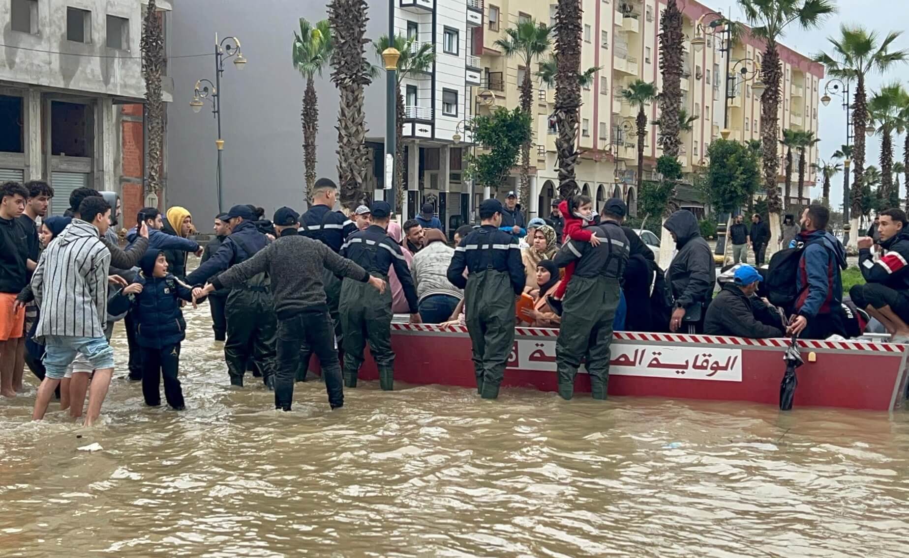 بالصور .. فيضانات استثنائية تشل القصر الكبير بعد امتلاء سد وادي المخازن وارتفاع صبيب وادي اللوكوس مع استعداد الجيش لدعم عمليات الإغاثة