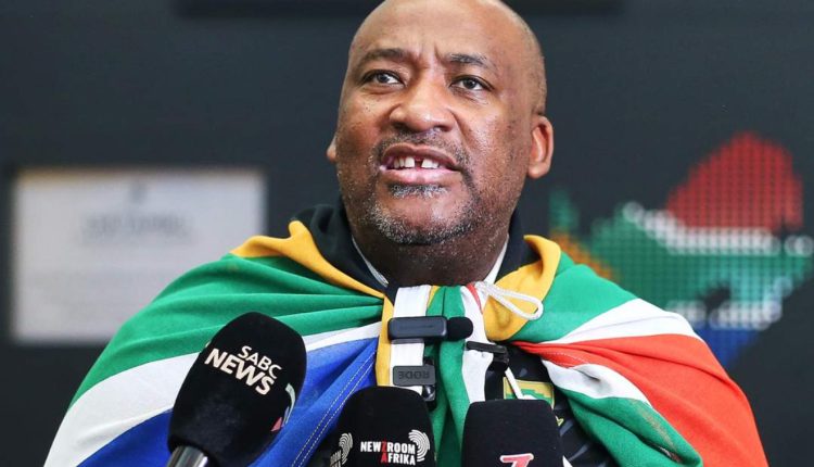  وزير الرياضة الجنوب إفريقي يهاجم بروس: من غير المقبول أن "تهين" بلدا وأنت ضيف عنده.. والمغرب أثبت للعالم قدرة إفريقيا على احتضان تظاهرات كبرى 