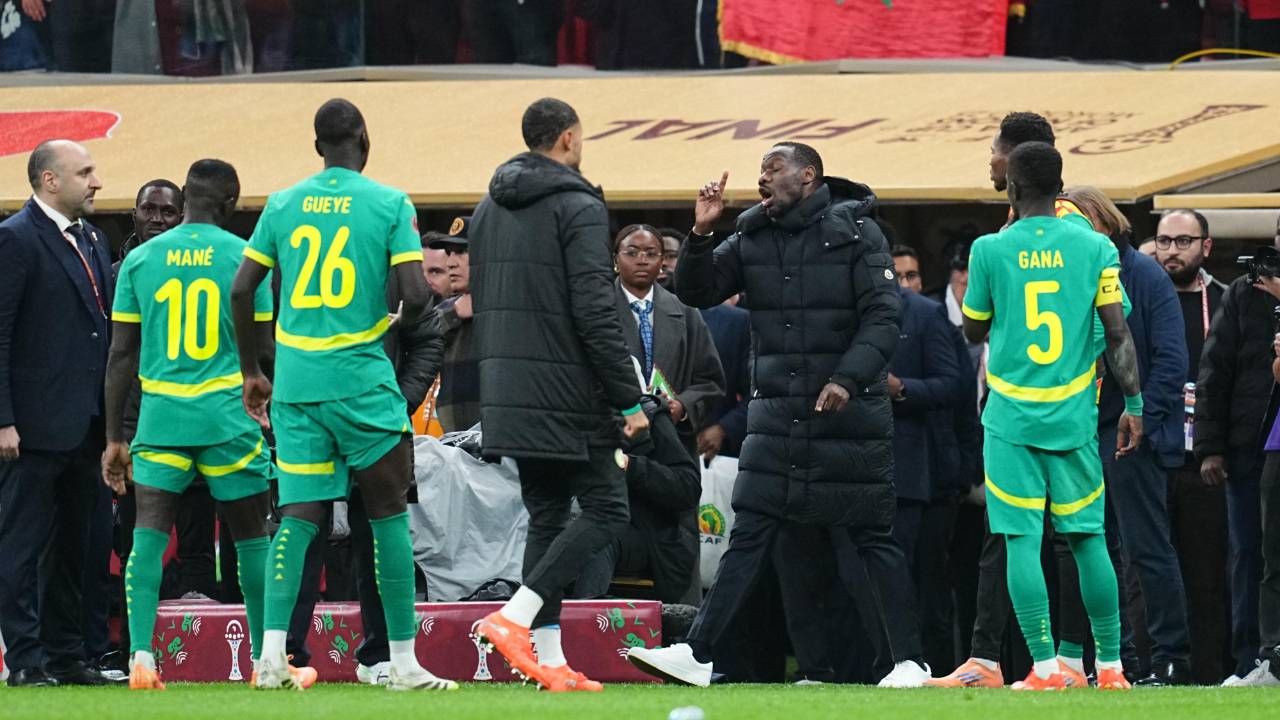  الجامعة الملكية لكرة القدم تلجأ لـ"الكاف" و"الفيفا" للبث في انسحاب المنتخب السنغالي من مباراة نهائي "الكان" 