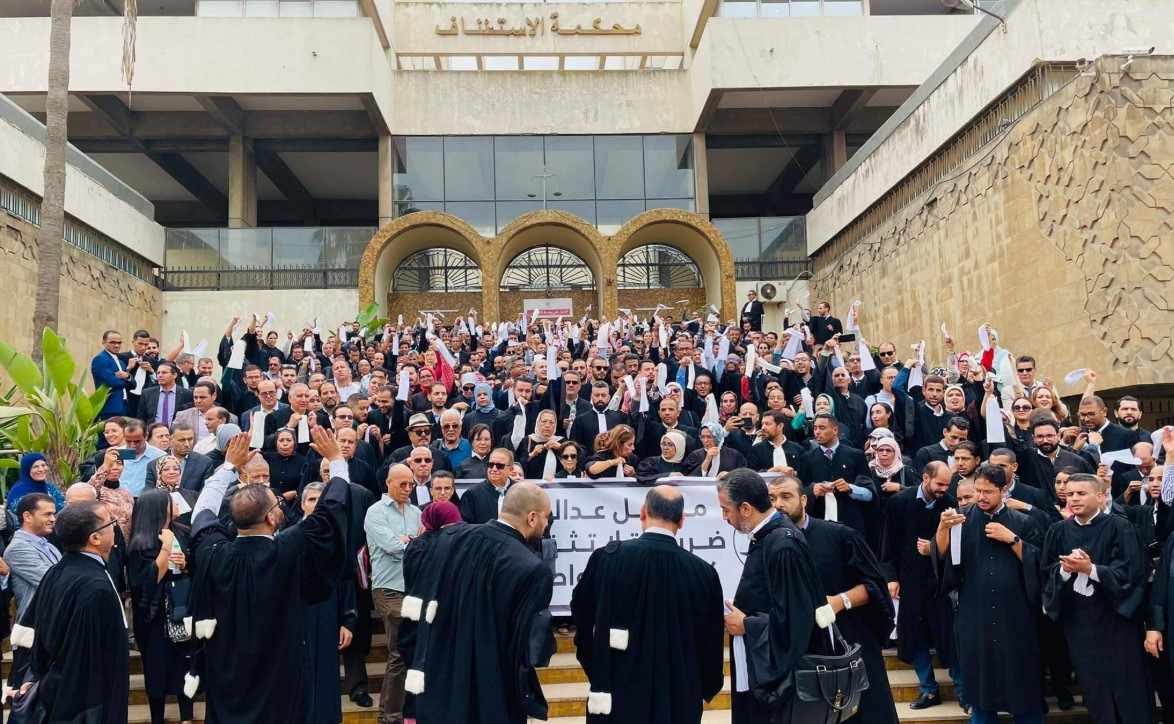  بالتزامن مع عرض القانون الجديد على مجلس الحكومة..  تصعيد غير مسبوق لجمعية هيئات المحامين بالمغرب مع توقف شامل عن العمل 