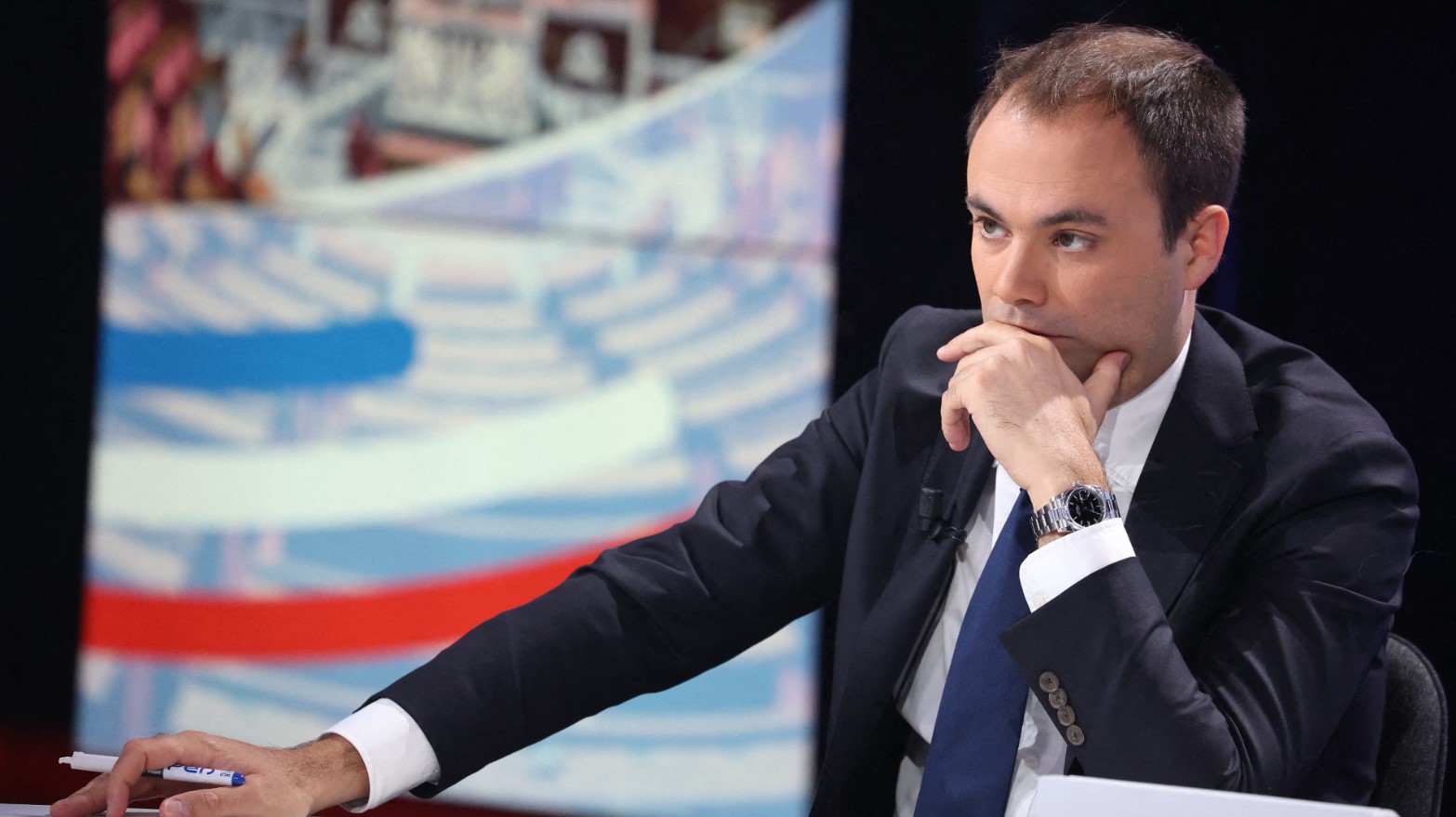  سياسي فرنسي يدعو إلى استخدام القوات الخاصة لتحرير الصحفي كريستوف غليز المسجون في الجزائر 