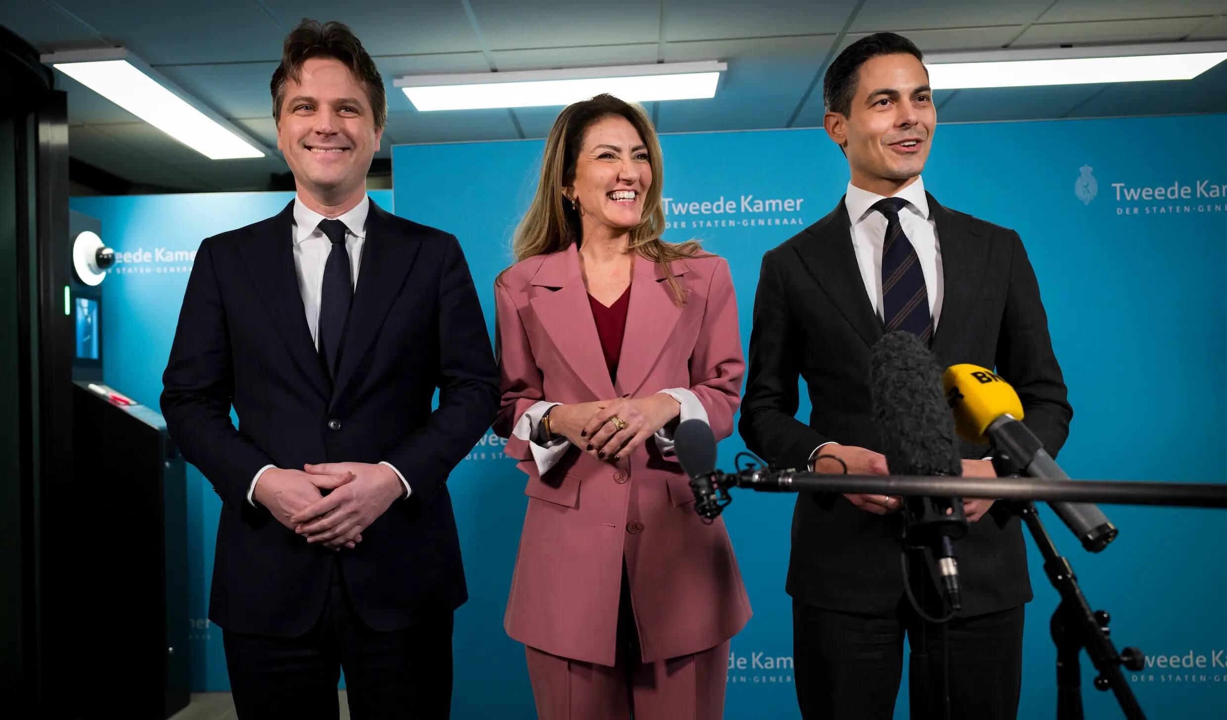  اتفاق بين ثلاثة أحزاب على تشكيل حكومة أقلية في هولندا 