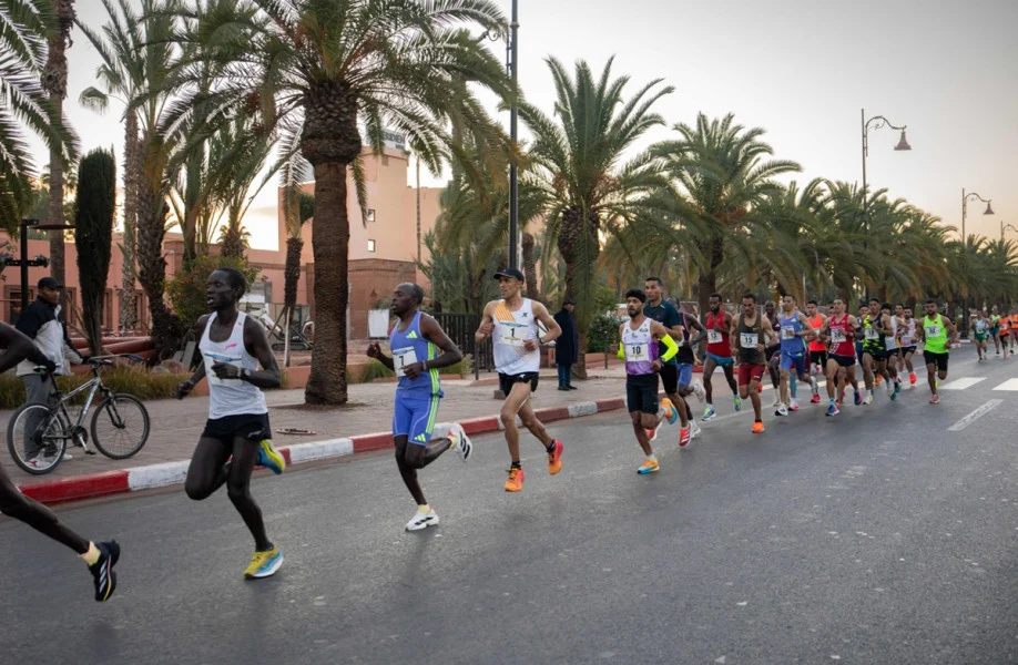  العداؤون المغاربة يسيطرون على المراكز الأولى في الدورة الـ36 لماراطون مراكش الدولي 