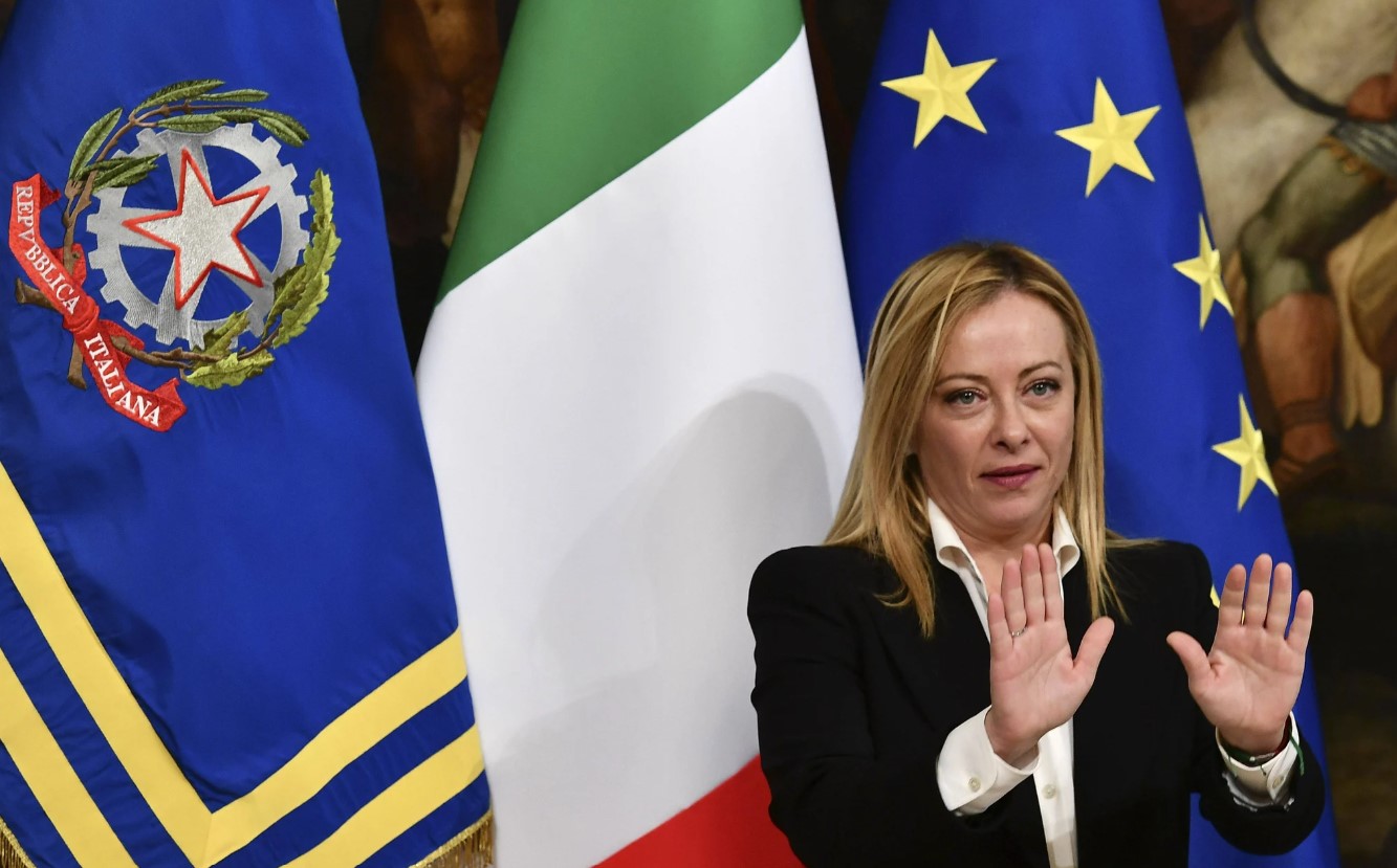  أزمة دبلوماسية بين إيطاليا وسويسرا بسبب الإفراج عن مالك حانة تسبب في مقل 40 شخصا 