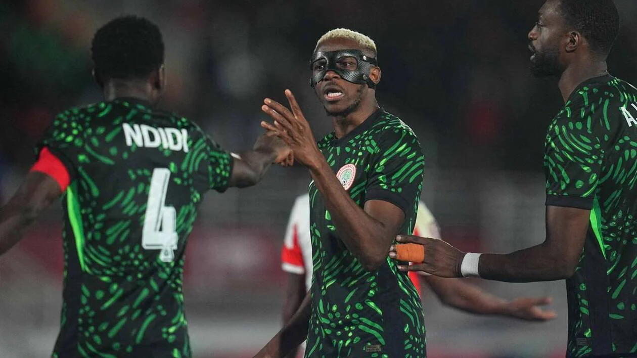 قبل صدام الجزائر.. الحكومة النيجيرية تُطفئ فتيل المقاطعة وتصرف مكافآت منتخبها