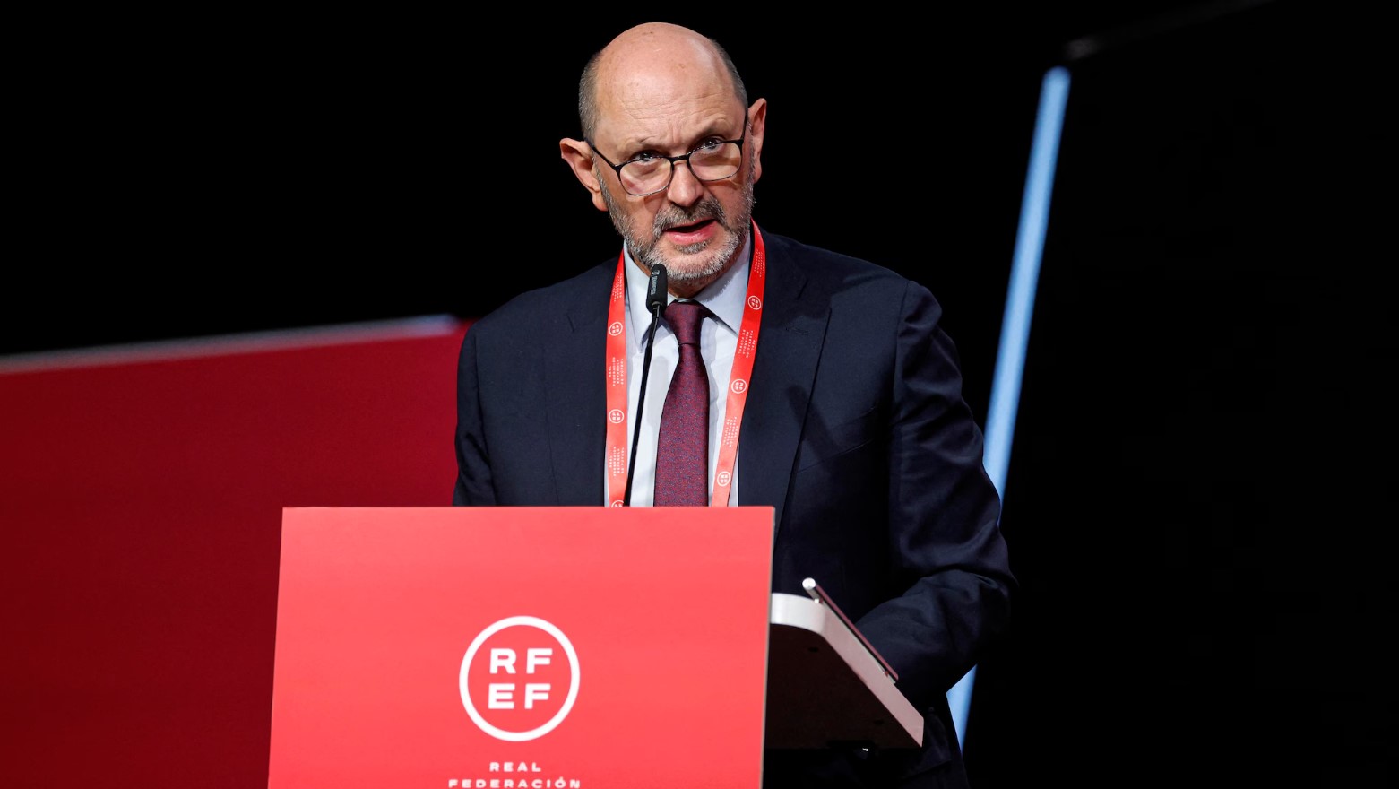  مُستغلا أحداث "الكان".. رئيس الاتحاد الإسباني يضغط لاستضافة نهائي مونديال 2030 