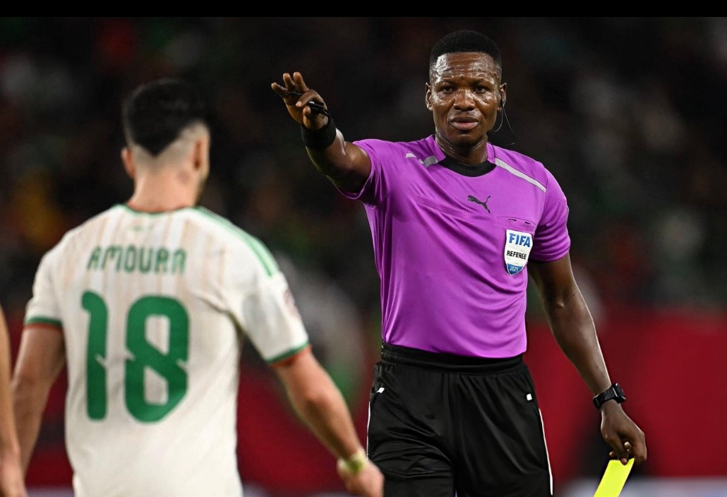  حكم ساحة من غانا وحكم "فار" من جنوب إفريقيا لمباراة المغرب ونيجيريا في نصف نهائي "الكان" 