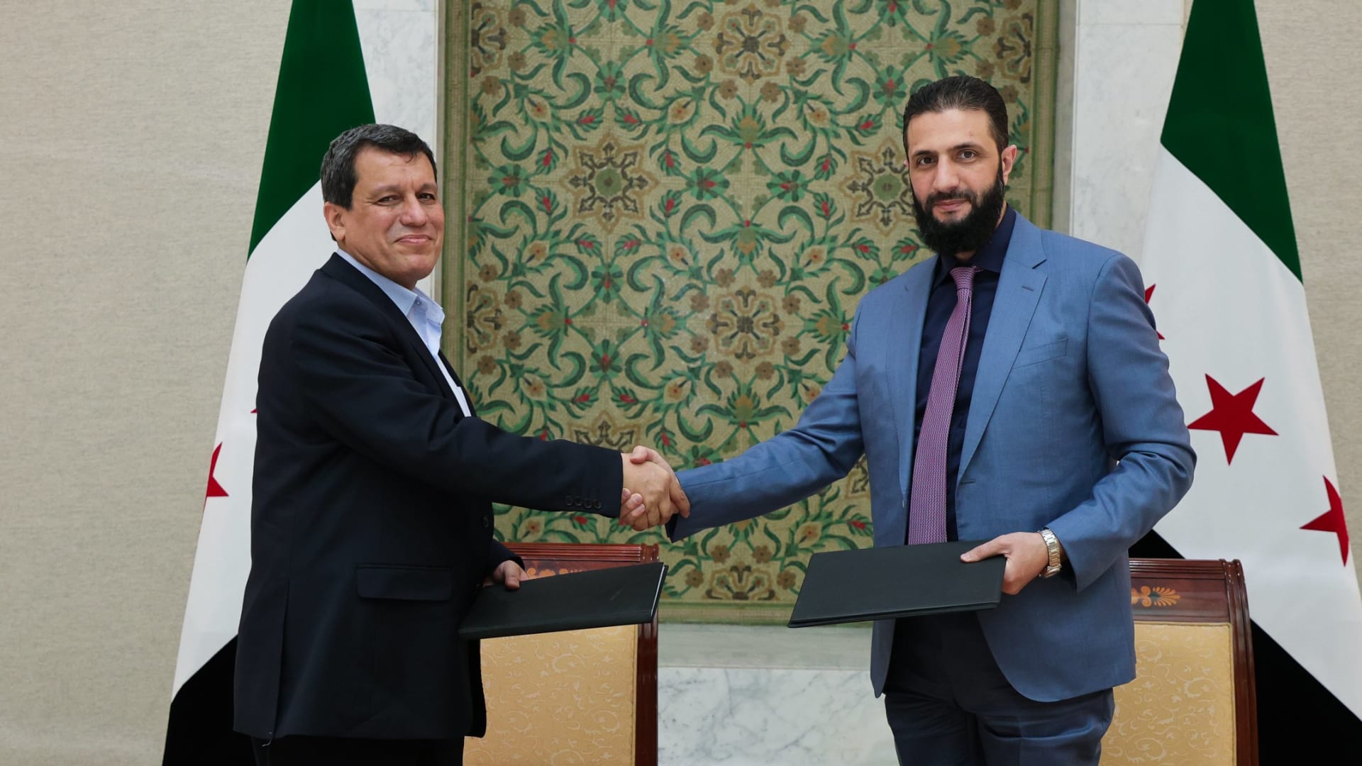  الحكومة تتوصل لاتفاق إطلاق نار شامل مع المسلحين الأكراد 