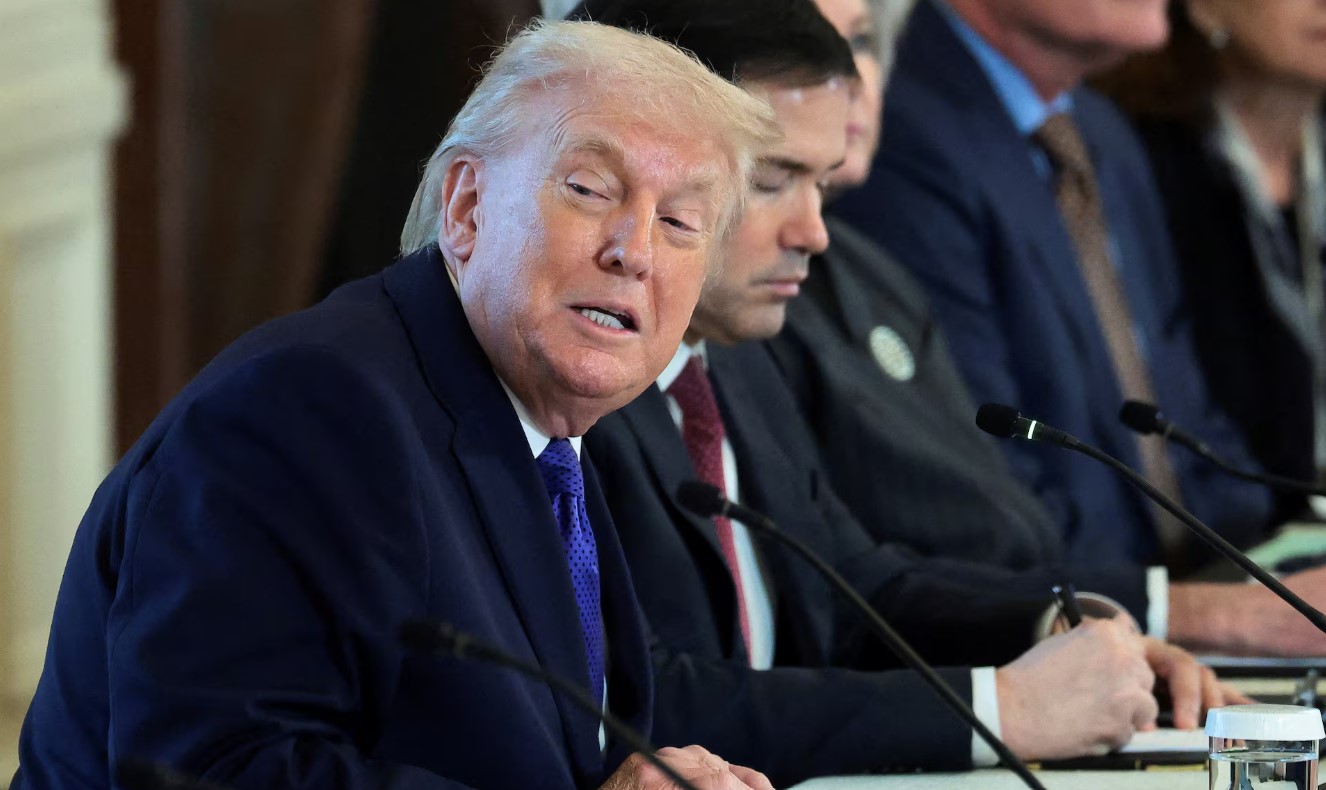  ترامب: إيران تريد التفاوض حول برنامجها النووي.. وندرسُ الخيار العسكري 