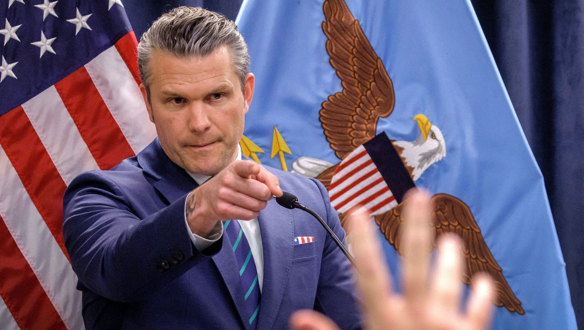 وزير الحرب الأمريكي: الصناعة الدفاعية الإيرانية دُمرت بالكامل