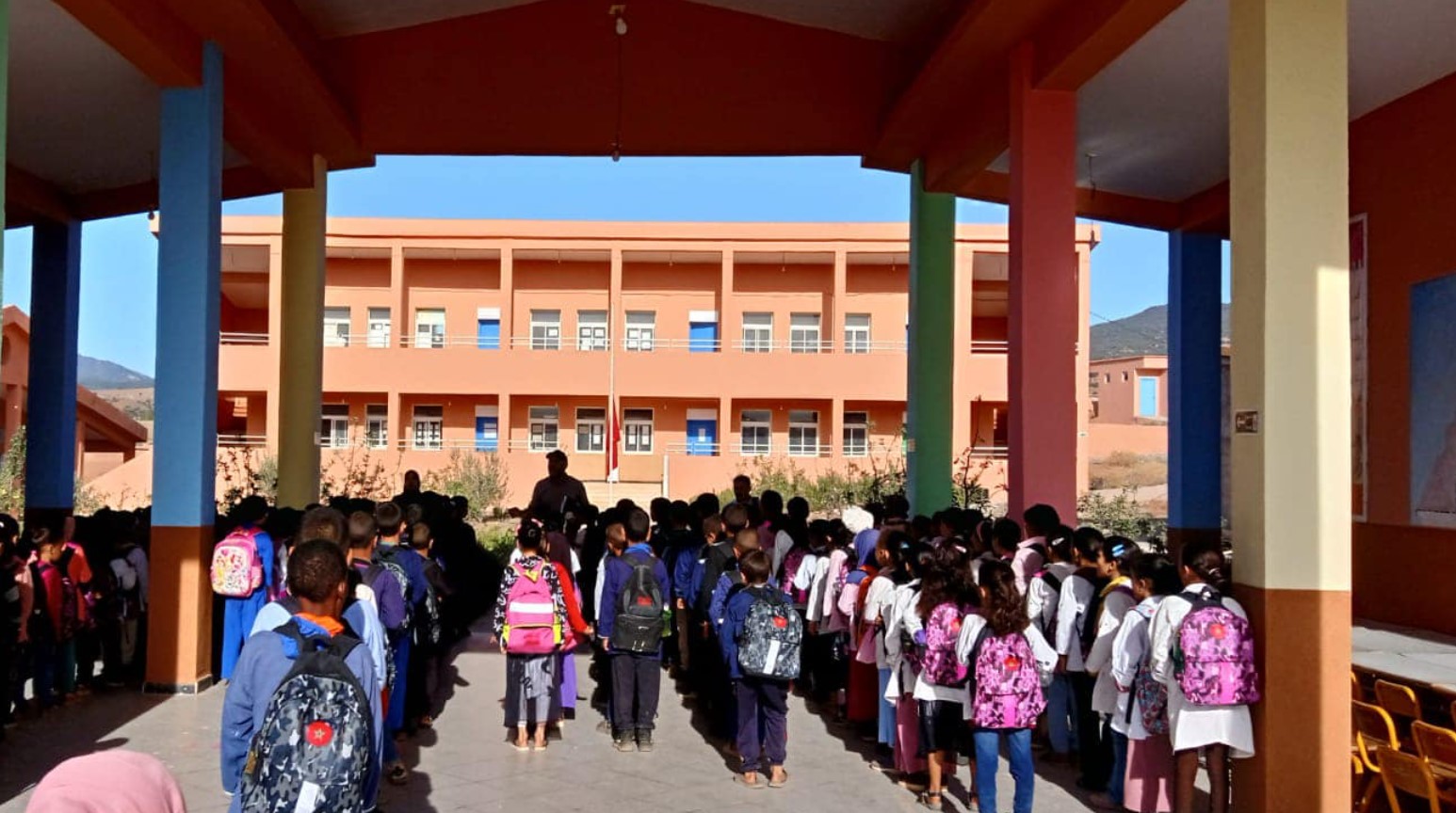 مراسلة برلمانية تطالب بتأخير الدخول المدرسي إلى التاسعة صباحا بسبب الساعة الإضافية