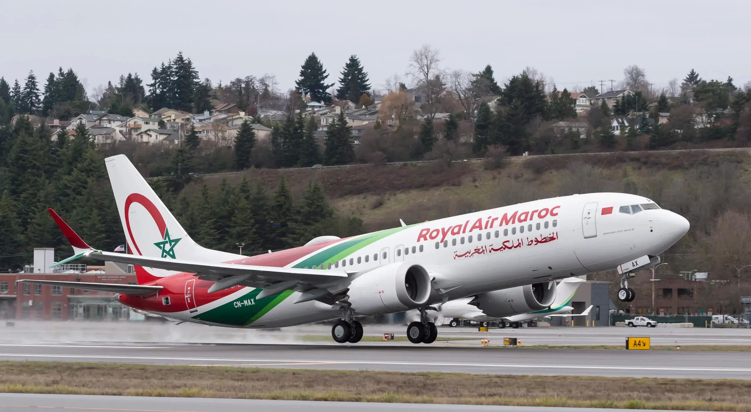  الخطوط الملكية المغربية تلغي جميع رحلاتها إلى الدوحة ودبي بسبب الحرب 