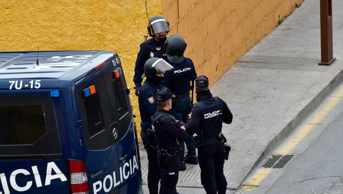 صدمة في إسبانيا بعد تفكيك عصابة للاتجار الدولي للمخدرات تمتد خيوطها إلى المغرب وفرنسا يتزعمها عنصر في الحرس المدني