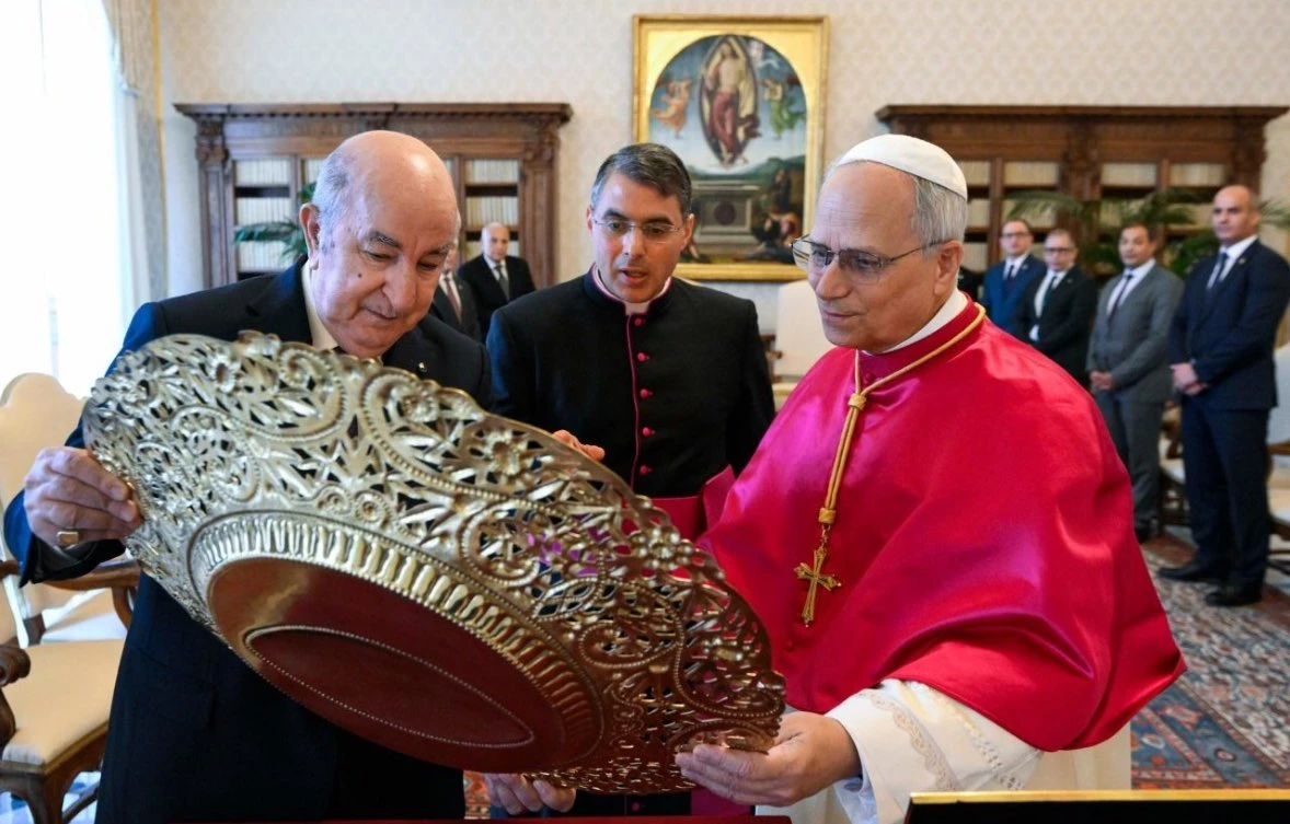 عشية زيارته إلى الجزائر.. بوعلام صنصال يدعو بابا الفاتيكان للتدخل في قضية الصحفي غيليز  ما يعيد فتح ملف الحريات في البلاد