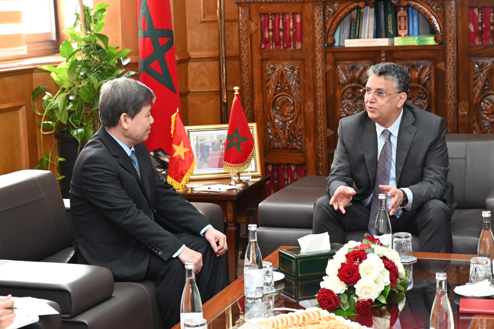 الحكومة المغربية تصادق على اتفاقية مع فيتنام لتبادل المجرمين والمدانين