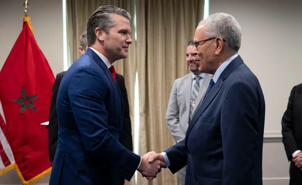 وزير الحرب الأمريكي بيت هيغسيث يستقبل الوزير المنتدب المغربي المكلف بإدارة الدفاع الوطني والمفتش العام للقوات المسلحة الملكية بواشنطن