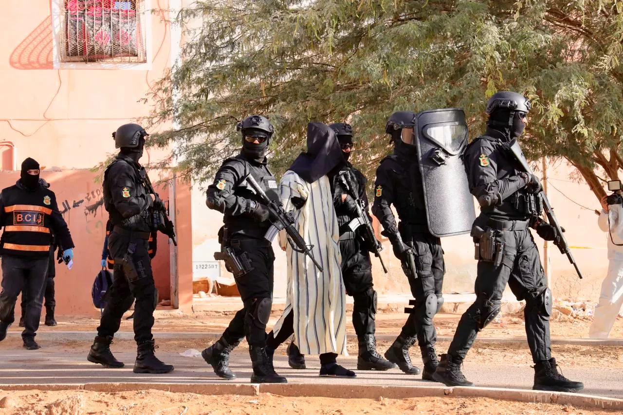 خلال عمليات متزامن بأربع مناطق.. 