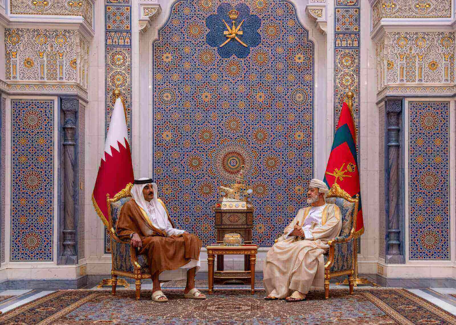 سلطان عمان وأمير قطر يدعوان لحل أزمة الشرق الأوسط 