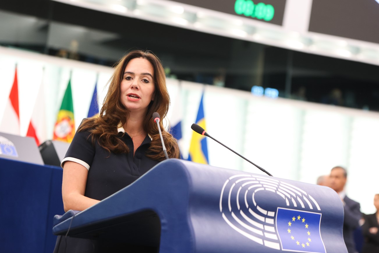 نائبة فرنسية في البرلمان الأوروبي: على باريس وقف الدعم المقدم للجزائر وإعادة النظر في العلاقات الثنائية لإعادة ضبط 