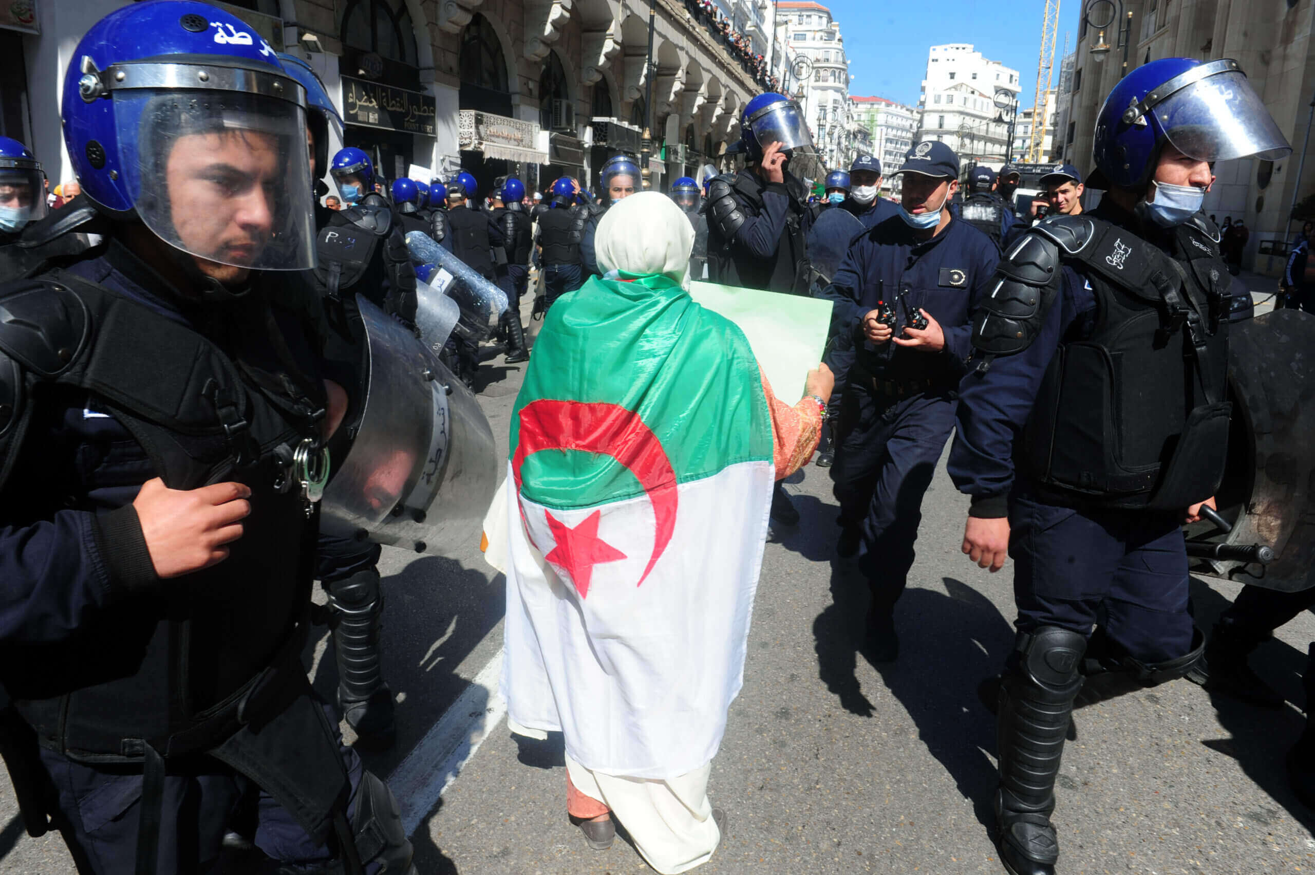 تقرير سويسري: الجزائريون يتفوقون على الصوماليين في طلبات اللجوء إلى أوروبا بعد انهيار آمال حراك 2019 وتشديد القبضة الأمنية داخل البلاد
