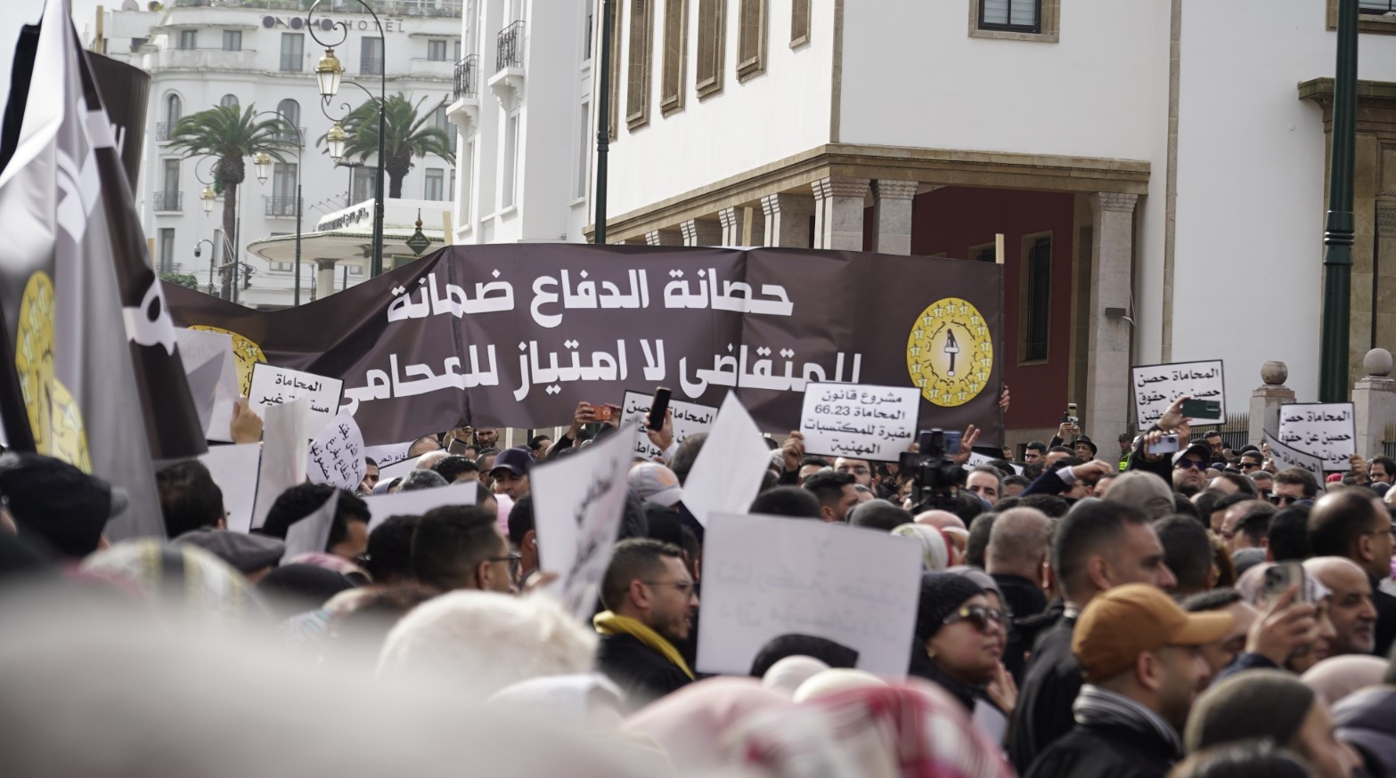 استقالة النقباء تدخل حيز التنفيذ.. المحامون يفتحون مواجهة غير مسبوقة مع وهبي ويتهمونه باستهداف استقلالية المهنة